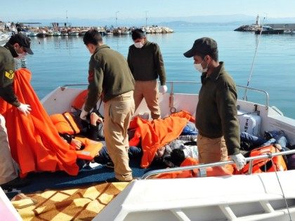 Turkisk coast guards prepare to remove the bodies of drowned migrants covered on the deck of a rescue boat, on February 8, 2016 at Altinoluk district, in Balikesir.
