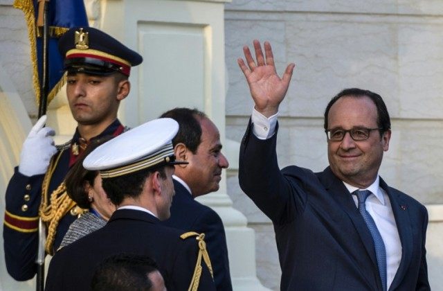 French President Francois Hollande (R) waves next to Egyptian counterpart Abdelfattah al-S