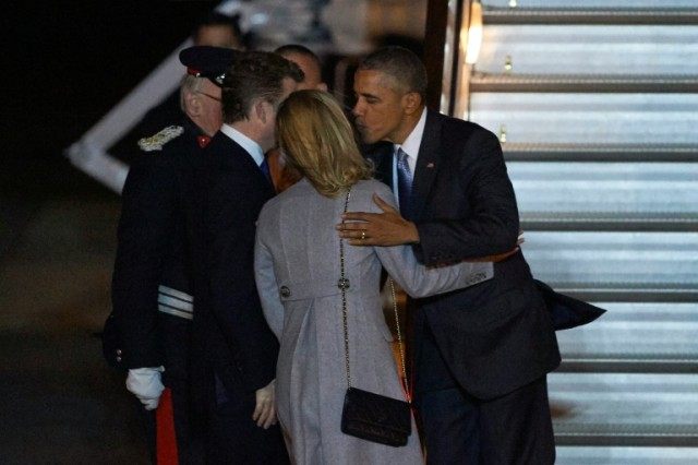 US President Barack Obama (R) embraces Brooke Brown, wife of US ambassador Matthew Barzun