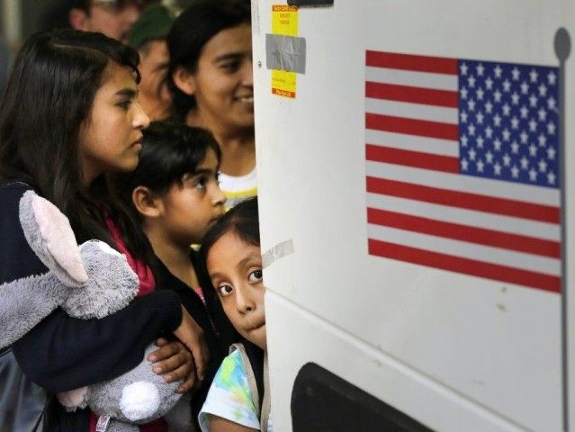 Nearly 1 In 5 Global Migrants Live In The Us Most In The World Breitbart 