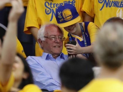 Bernie Sanders Golden State Warriors (Ezra Shaw / Getty)