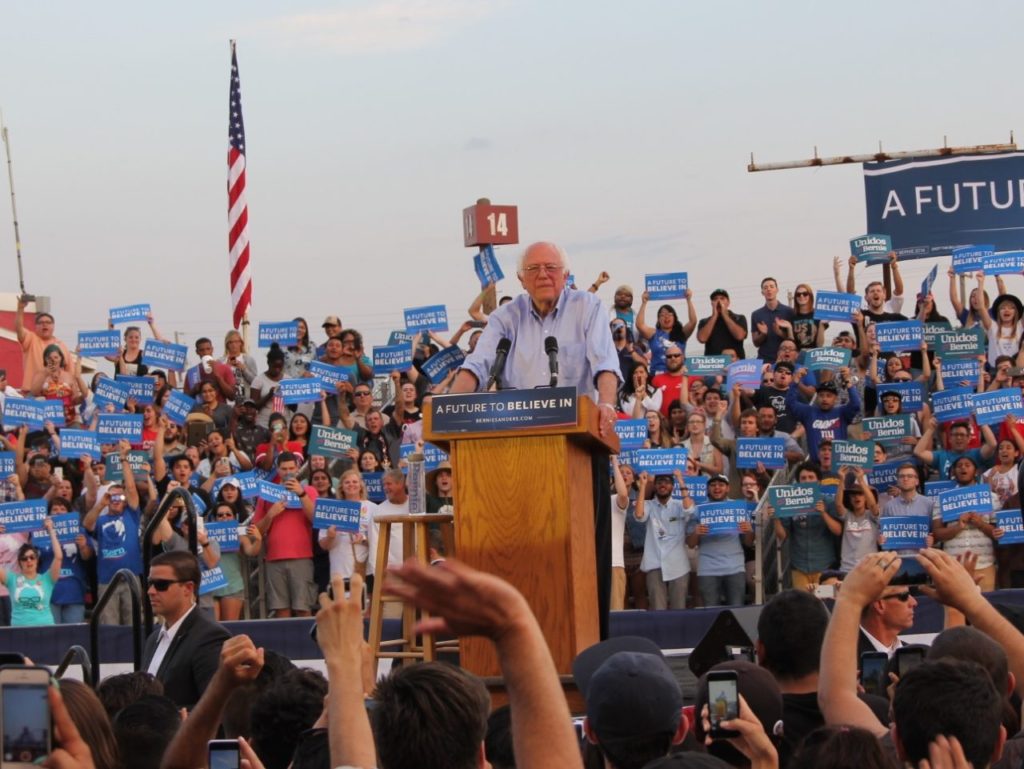 Bernie Sanders in Bakersfield 2 (Jennifer Lawrence and Dustin Stockton / Breitbart News)