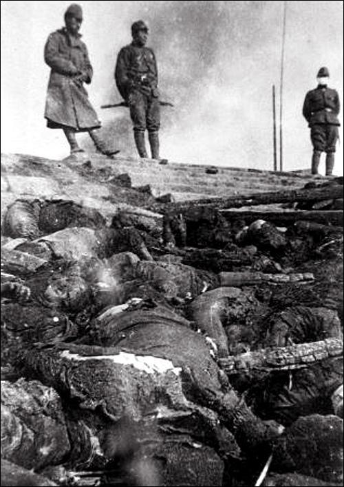 Japanese troops massacre Chinese soldiers and civilians along the Yangtze River and burned the dead. Nanjing, China, 1937. (Wikimedia Commons)