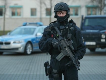 A member of the new BFEplus anti-terror unit of the German federal police holds a G36C aut