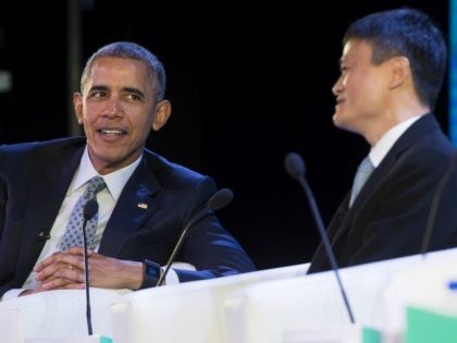 Barack Obama speaks with the chairman of e-commerce giant Alibaba, Jack Ma (R), during the Asia-Pacific Economic Cooperation (APEC) CEO summit in Manila on November 18, 2015.