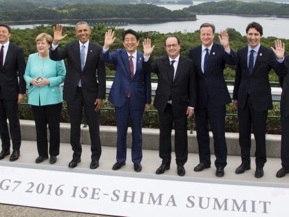 (From L) European Council President Donald Tusk, Italian Prime Minister Matteo Renzi, Germ