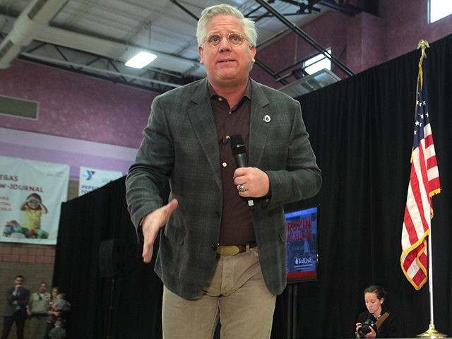 Glenn Beck speaking with supporters of U.S. Senator Ted Cruz at a campaign rally at the Durango Hills Community Center in Summerlin, Nevada. (Flickr/Gage Skidmore)