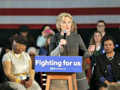 Hillary Campaign-2016 AP