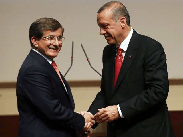 Turkey's president-elect Recep Tayyip Erdogan (R) shakes hands with Turkey's For