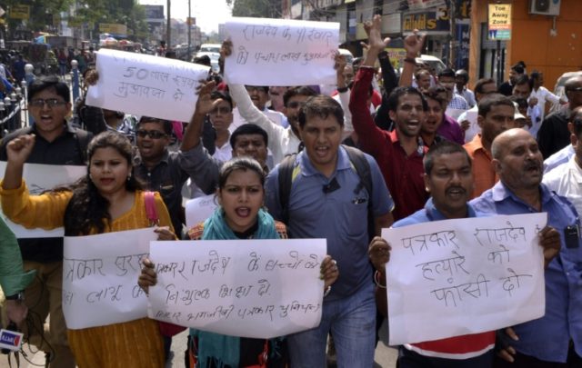 Journalists shout slogans during a protest in Siwan, northeast India on May 14, 2016 follo