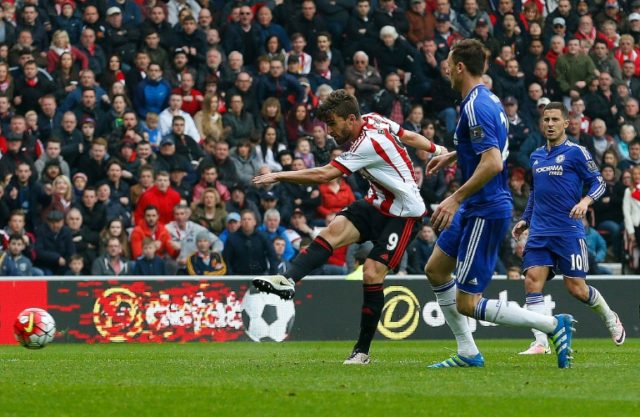 Sunderland's striker Fabio Borini (L) shoots past Chelsea's midfielder Nemanja Matic to sc