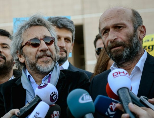 Editor-in-chief of Turkish newspaper Cumhuriyet daily Can Dundar (L) and the newspaper bur