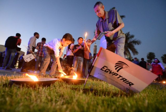 Egyptians light candles during a vigil for the victims of the EgyptAir flight that crashed