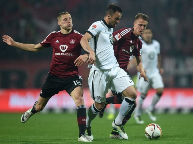 (L-R) Nuremberg's midfielder Hanno Behrens, Frankfurt's striker Haris Seferovic and Nuremb