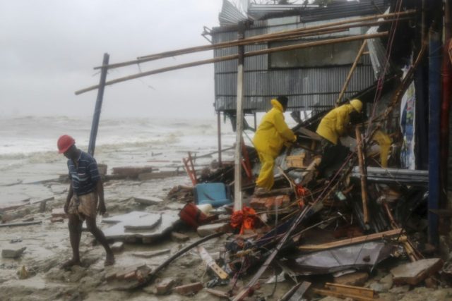 Bangladeshi rescue workers search for survivors after Cyclone Roanu hit Chittagong on May