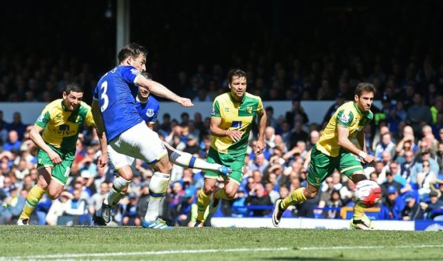 Everton's defender Leighton Baines (2ndL) shoots from the penalty spot to score his team's