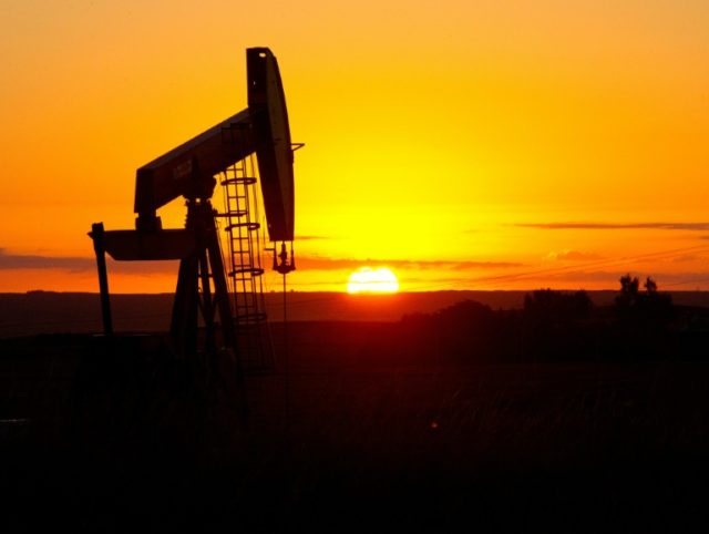 US domestic oil production dropped to 8.83 million barrels a day in the week to April 29,