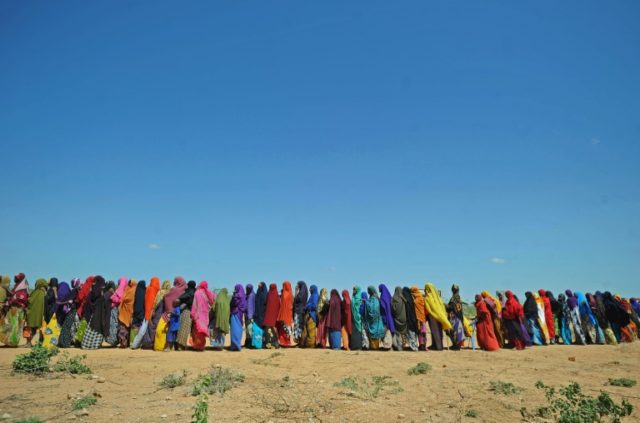 Displaced Somalis queue for aid in Beledweyne, north of Mogadishu on May 26, 2016