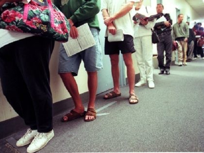 ME.Stamps.Line.100196.MB––(Santa Ana)––Applicants for food stamps line up in the h