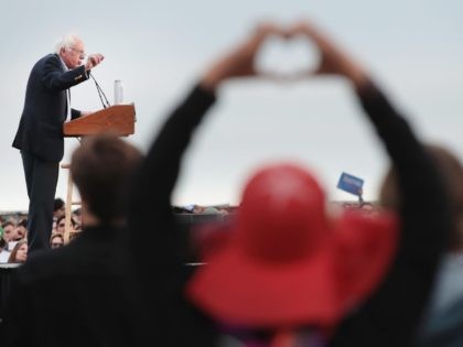 Bernie Sanders in SF (Scott Olson / Getty)