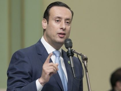 Roger Hernández (Rich Pedroncelli / Associated Press)