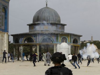 Israeli riot police clash with Palestinian demonstrators at Jerusalem's al-Aqsa mosque compound following Friday prayers on March 8, 2013.