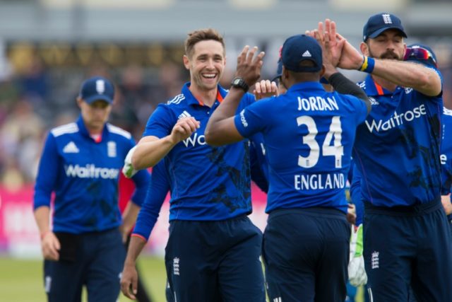 England's Chris Woakes (2nd L) celebrates with teammate Chris Jordan after dismissing Sri