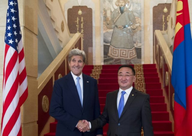 Mongolian Foreign Minister Lundeg Purevsuren and US Secretary of State John Kerry shake ha