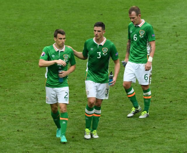 Ireland's Seamus Coleman (L), Ciaran Clark (C) and Glenn Whelan leave the pitch at the end