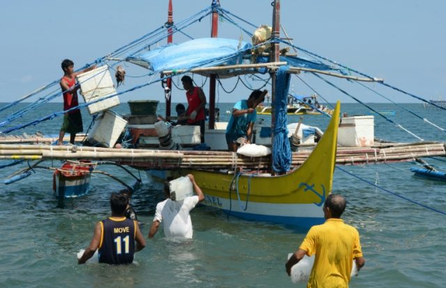 Filipino fishermen pin hopes on China tribunal - Breitbart