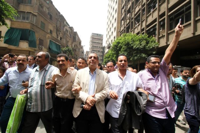 Egyptian Journalists Syndicate president Yahiya Kallash (C), secretary general Gamal Abd e