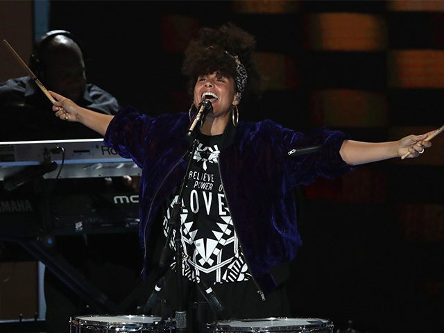 PHILADELPHIA, PA - JULY 26: Singer-songwriter Alicia Keys performs on …