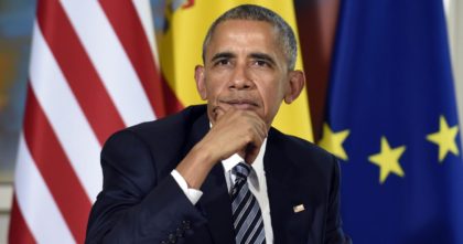 Obama Poses Spain Susan Walsh AP