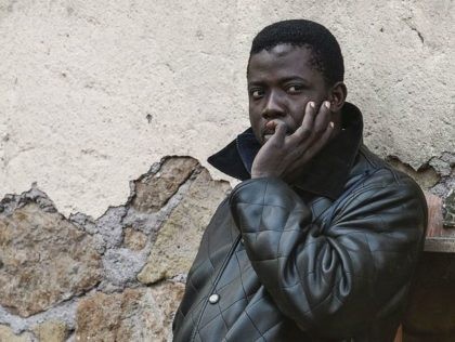 A migrant waits during the evacuation of the "Baobab" migrant reception centre next to the Tiburtina train station in Rome on December 4, 2015. The authorities of the Department for Social Policy of Rome announced on December 1, 2015 the evacuation of the reception centre. / AFP / ANDREAS SOLARO …