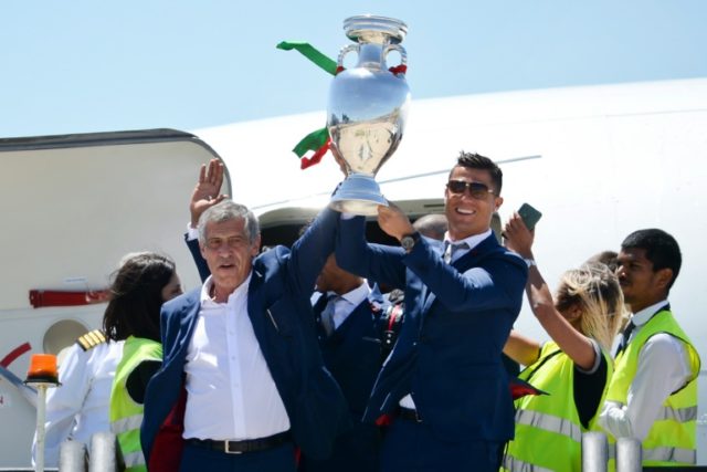 Portugal head coach Fernando Santos (L) and forward Cristiano Ronaldo (R) hold the trophy