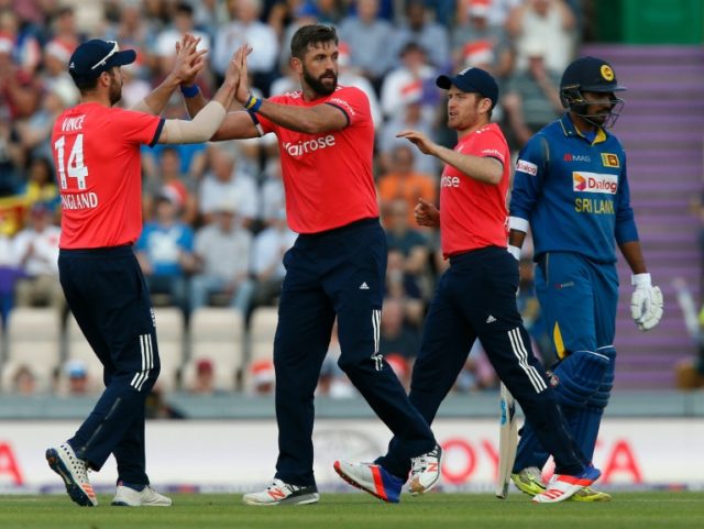 England's Liam Plunkett (2L) celebrates with teammates after taking the wicket of Sri Lank