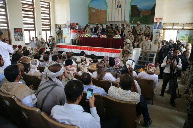 Yemeni President Abedrabbo Mansour Hadi (C-back) delivers a speech to army commanders and