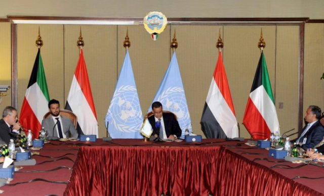 UN special envoy for Yemen, Ismail Ould Cheikh Ahmed (C), attends peace talks with delegat