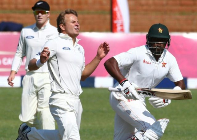 Zimbabwe batsman Hamilton Masakadza (R) runs past New Zealand bowler Neil Wagner during th
