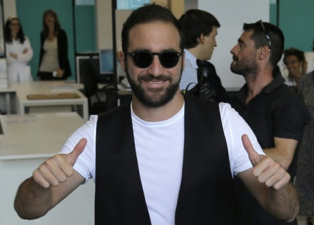 Gonzalo Higuain said he meant no offence to Napoli supporters, saying that he had "three g