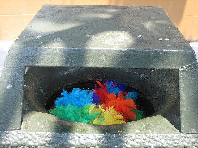 Rainbow trash (Ben Tesch / Flickr / CC)