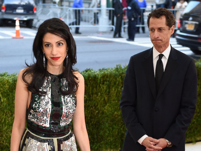 Anthony Weiner and Huma Abedin arrive at the Costume Institute Benefit at The Metropolitan Museum of Art May 2, 2016 in New York. / AFP / TIMOTHY A. CLARY (Photo credit should read TIMOTHY A. CLARY/AFP/Getty Images)