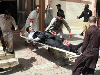 Pakistani-hospital-suicide-bomb-injured-man-afp