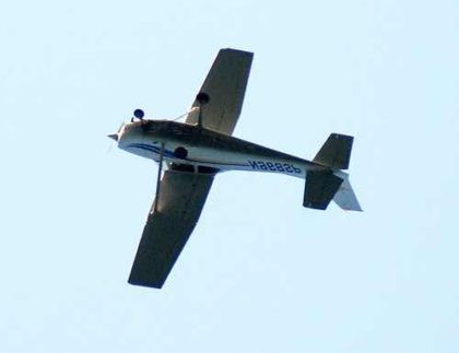 Upside-down Cessna (Bob MacInnes : Flickr : CC : Flipped)