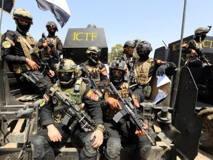 IRAQ, Baghdad : Members of the "Golden Division", the special forces of the Iraqi counter-terrorism forces (ICTF), take part in a training under the command of international military instructors in Baghdad on March 20, 2016, as they preparare for a future operation aimed at retaking the northern city of Mosul, …
