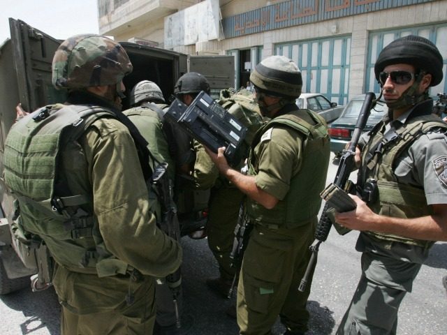 Israeli forces confiscate equipments from the Palestinian radio station al-Hurriya (the Fr