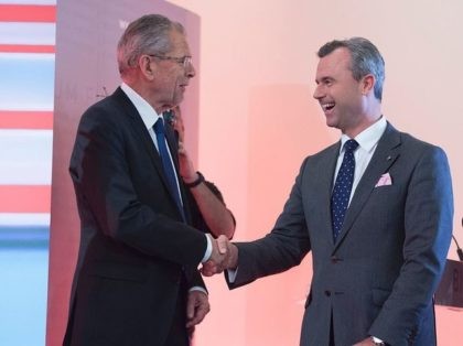 Presidential candidates Alexander Van der Bellen (L) and Norbert Hofer (R) shake hands prior to a television discussion after the second round of the Austrian President elections on May 22, 2016, at the Hofburg palace in Vienna. / AFP / JOE KLAMAR (Photo credit should read JOE KLAMAR/AFP/Getty Images)