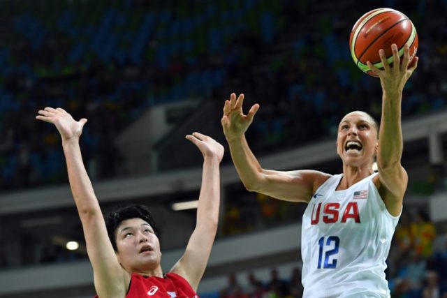 USA's Diana Taurasi (R) goes to the basket past Japan's Yuka Mamiya during the quarterfina