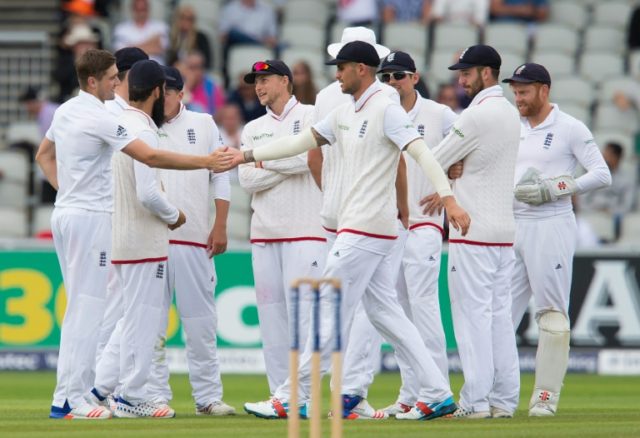 England's Chris Woakes (L) celebrates after taking the wicket of Pakistan's Misbah-ul-Haq