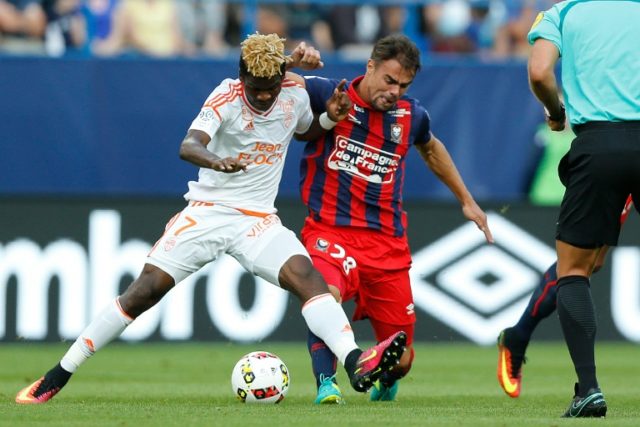 Lorient's Gabonese midfielder Didier Ndong (L) is tackled by Caen defender Damien Da Silva